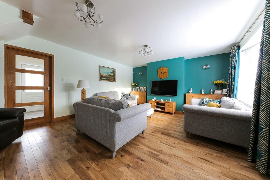 Property photo 2 of 15 Lounge.Jpg