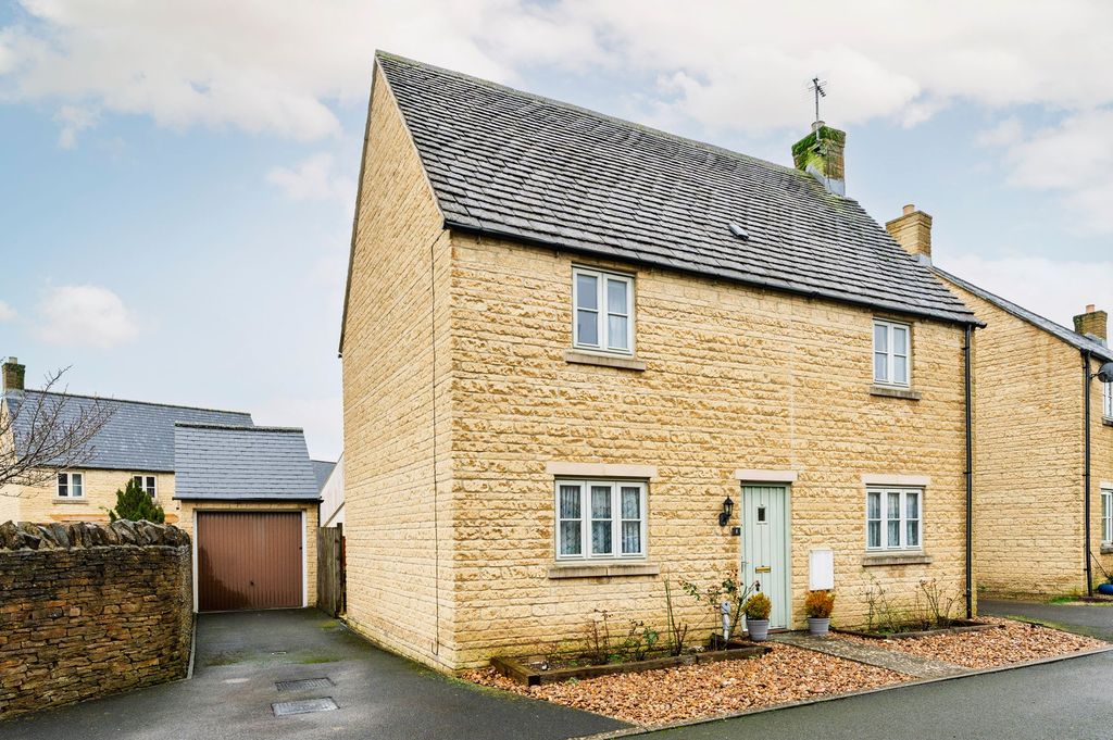 Property photo 1 of 21 Front