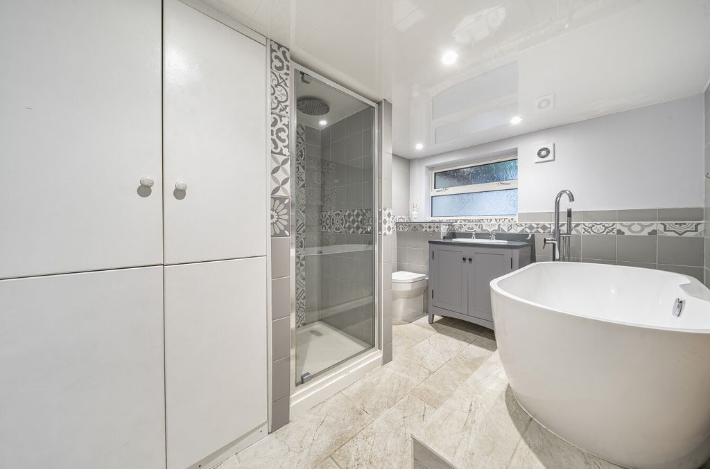 Property photo 2 of 13 1370289-21-68F121...