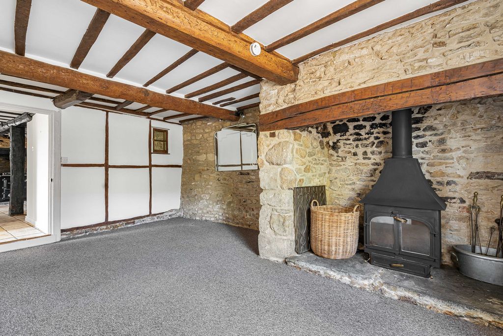Property photo 2 of 39