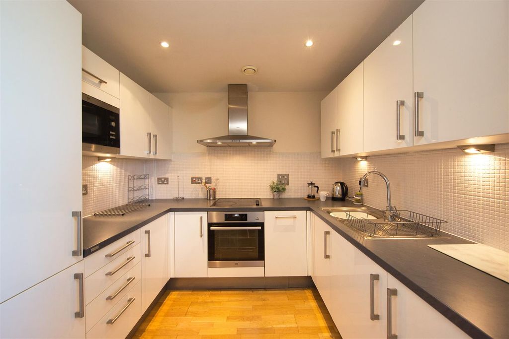 Property photo 3 of 20 46 Cymric House 0345.Jpg