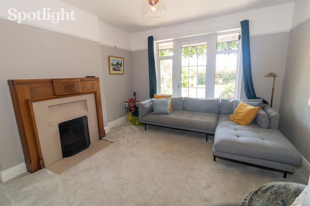 Property photo 3 of 25