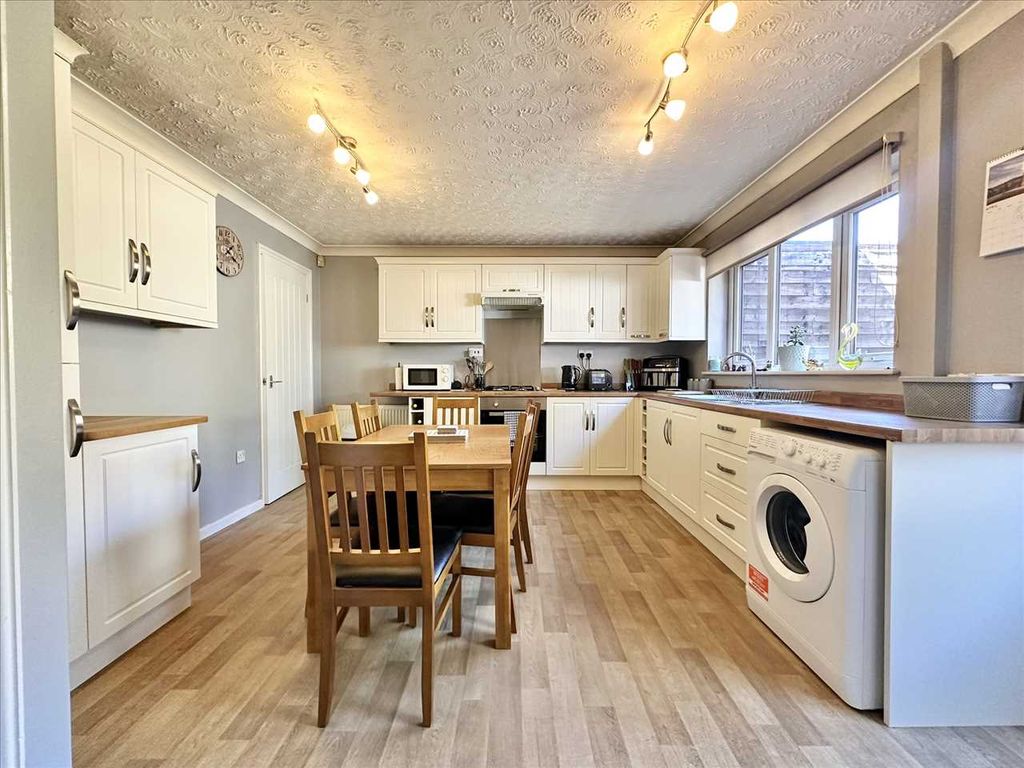 Property photo 3 of 24 Kitchen Diner