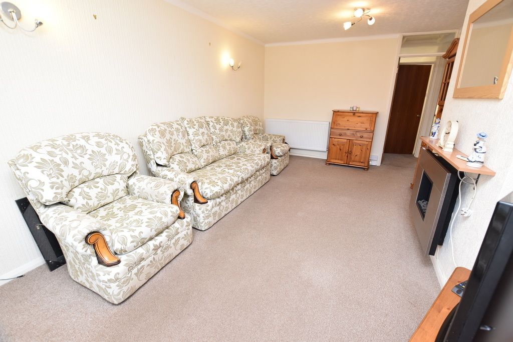 Property photo 3 of 13 Lounge