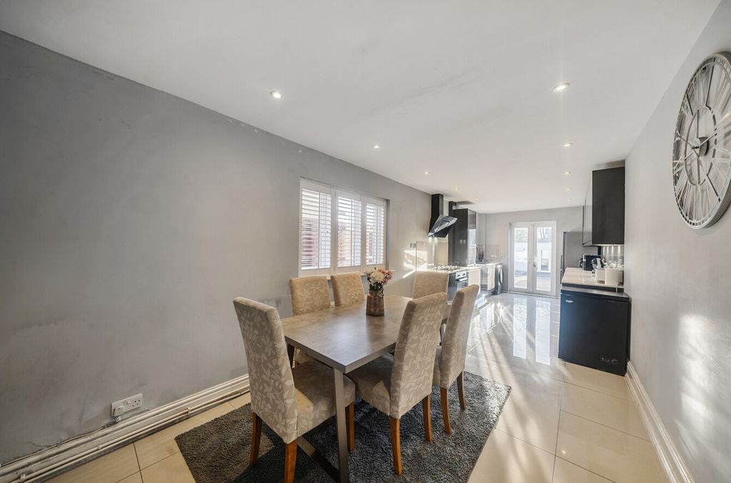 Property photo 3 of 15 1430903-20-69Baeb...