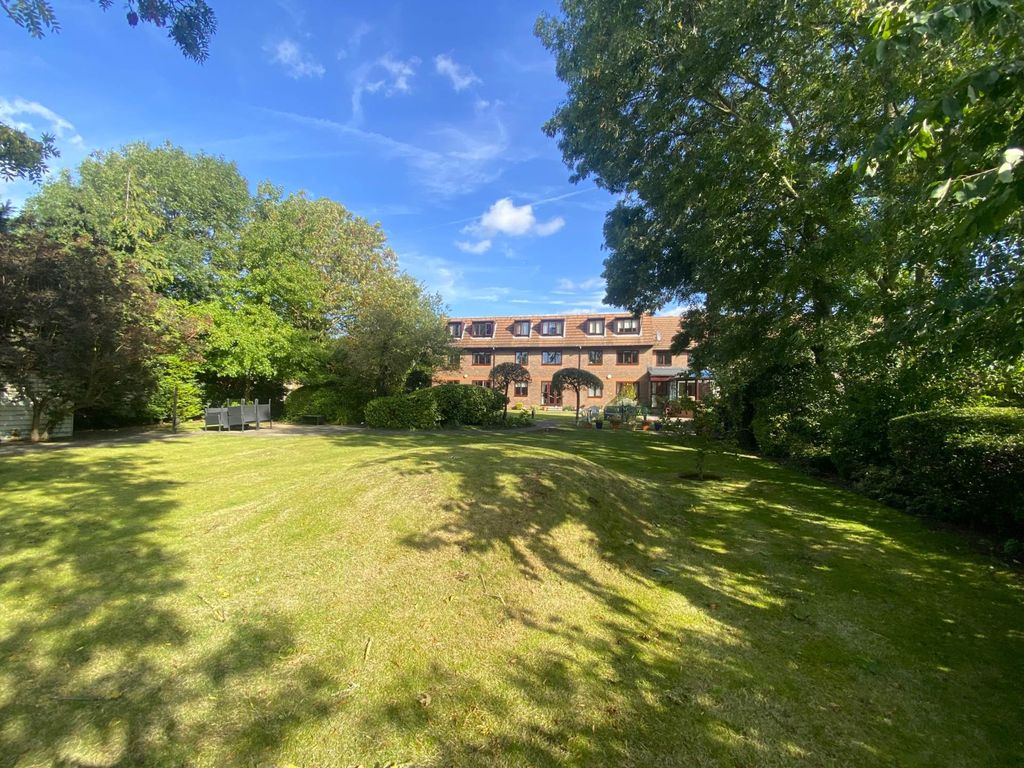 Property photo 3 of 12