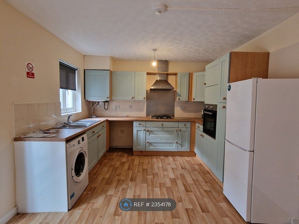 Property photo 2 of 7 Shared Kitchen