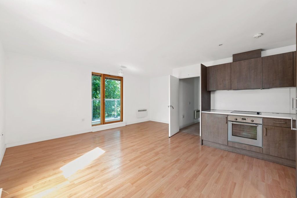 Property photo 2 of 10 Oystercourt 7.Jpg