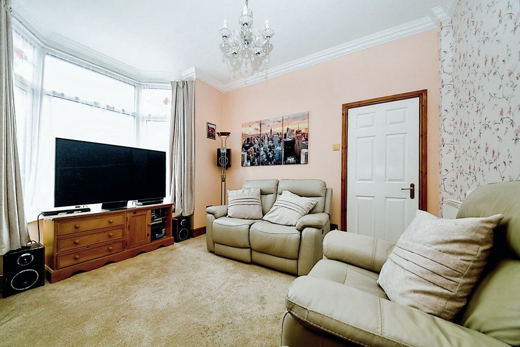 Property photo 3 of 7 Living Room