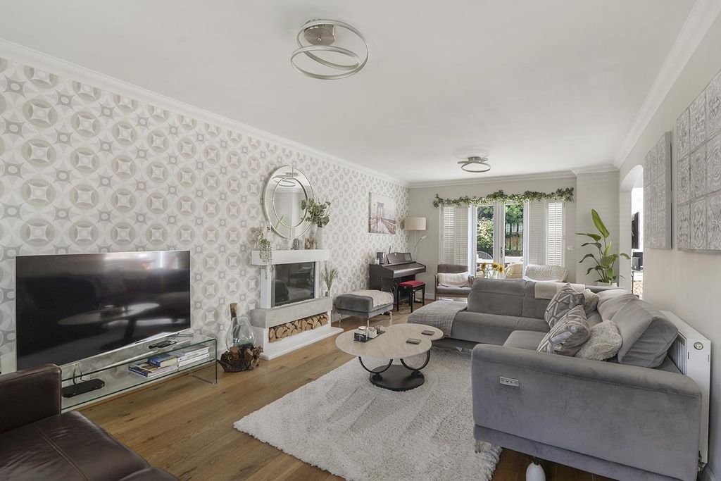 Property photo 3 of 25 13Charlotte03.Jpg