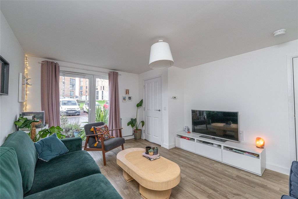 Property photo 2 of 31 Lounge