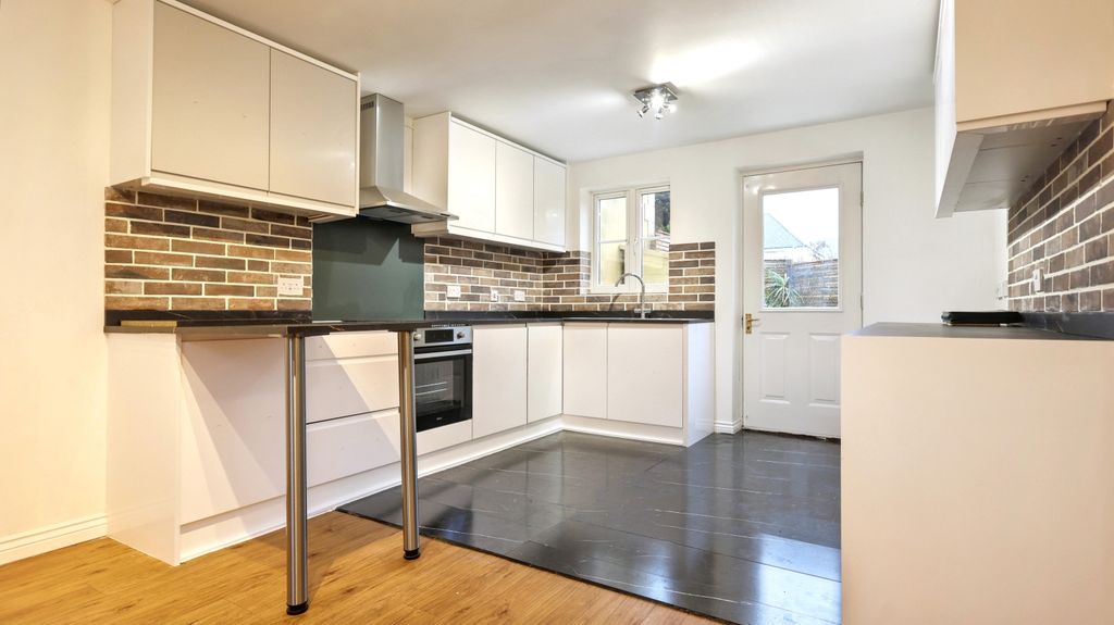 Property photo 3 of 16 Img_3034