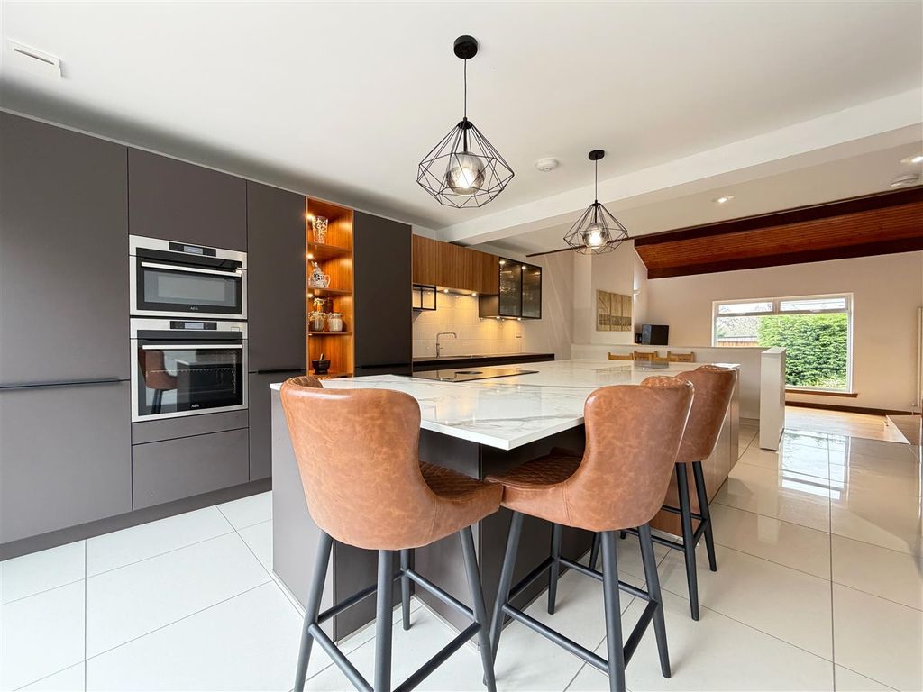 Property photo 3 of 26 Kitchen