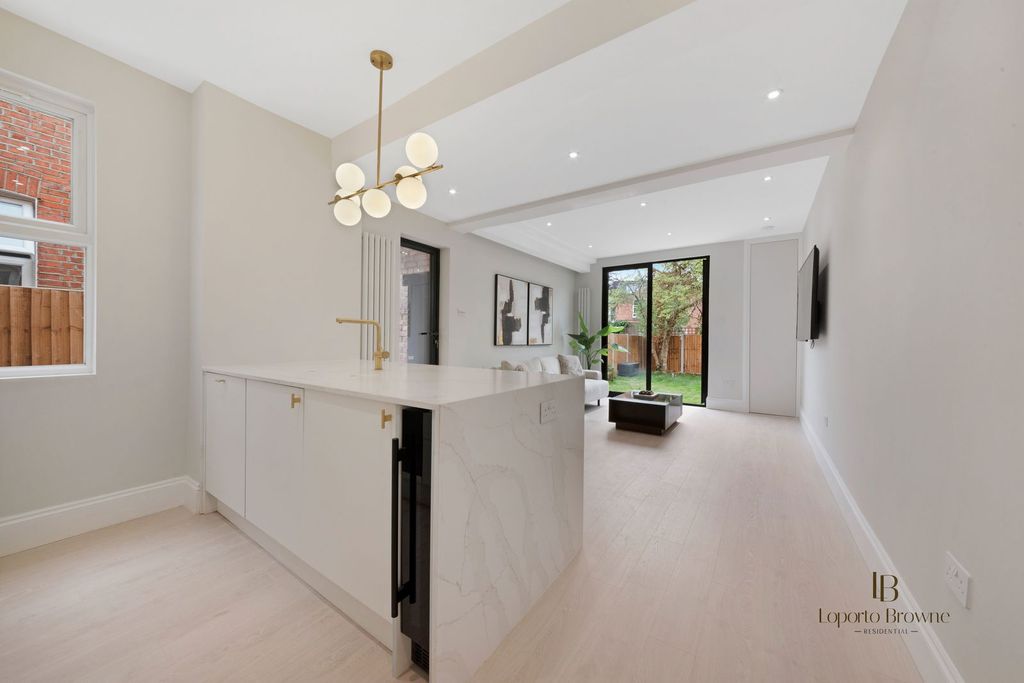 Property photo 3 of 21