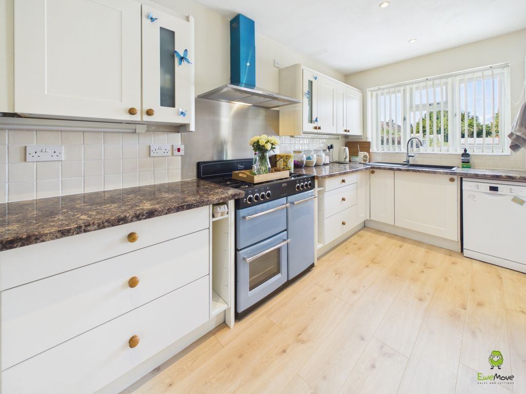 Property photo 3 of 25 Presented By Clinton At Ewemove Bexleyheath And Da