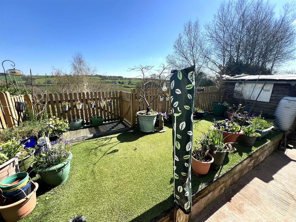 Property photo 2 of 21