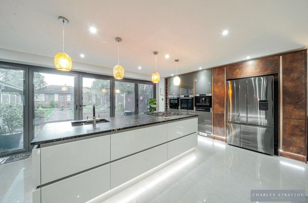 Property photo 1 of 33