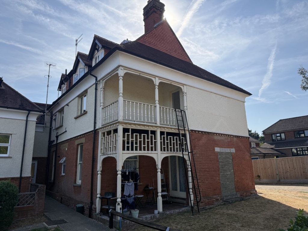 Property photo 1 of 8