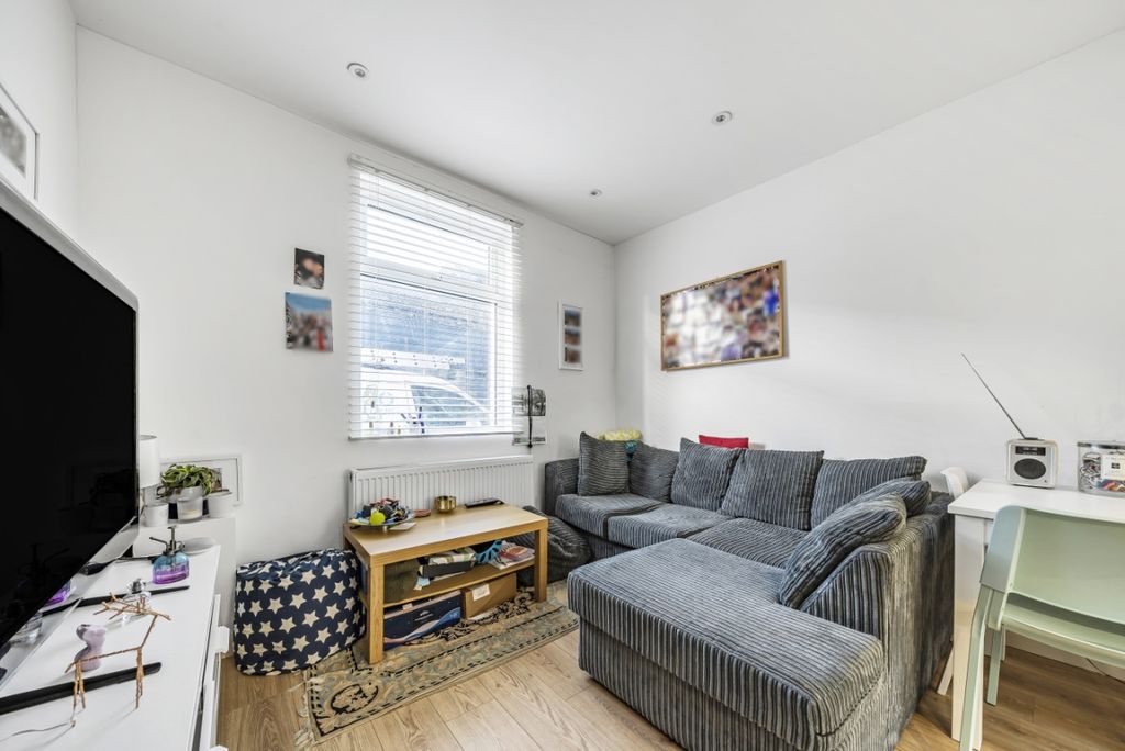 Property photo 2 of 12 933726 (2)