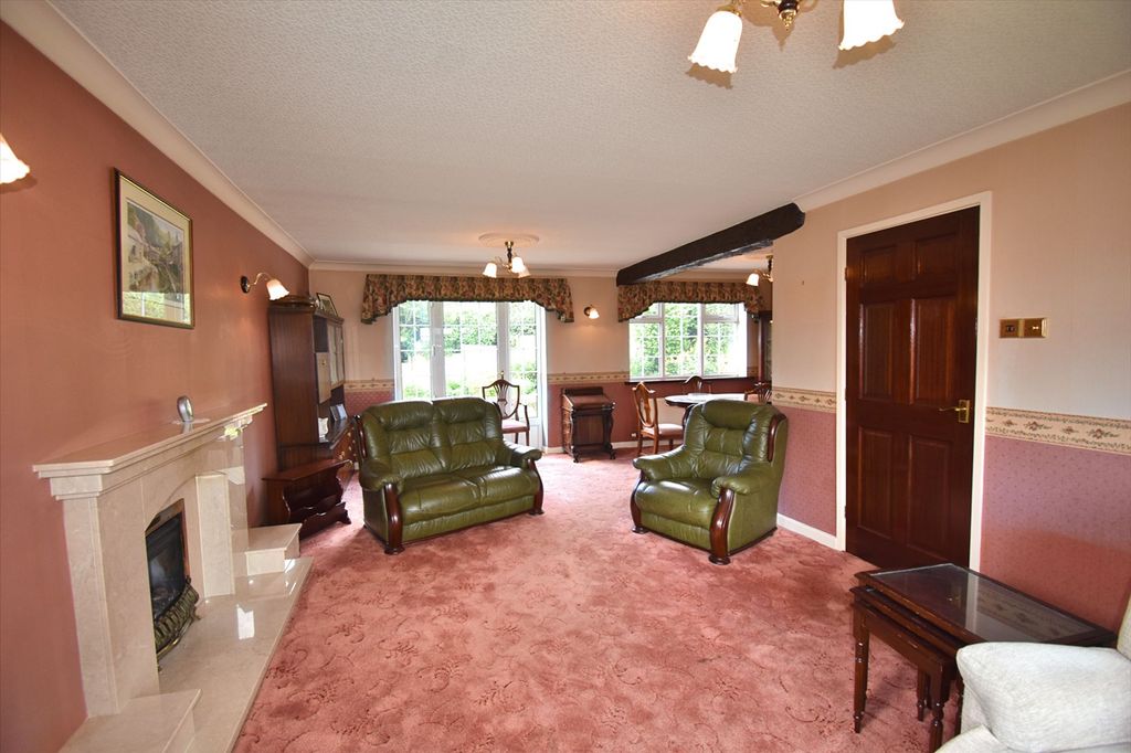 Property photo 3 of 20 Sitting / Dining Room