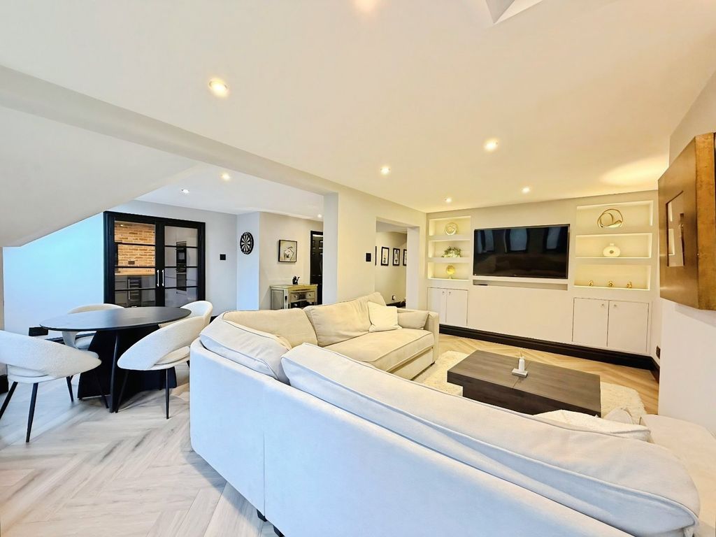 Property photo 2 of 19 Picture 2