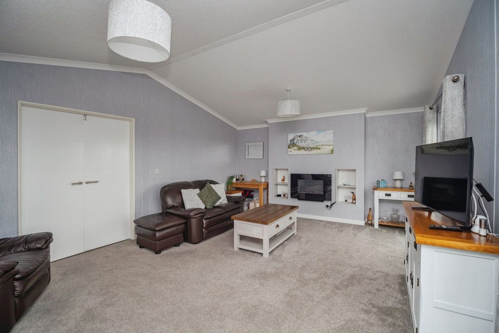 Property photo 2 of 19 Photo