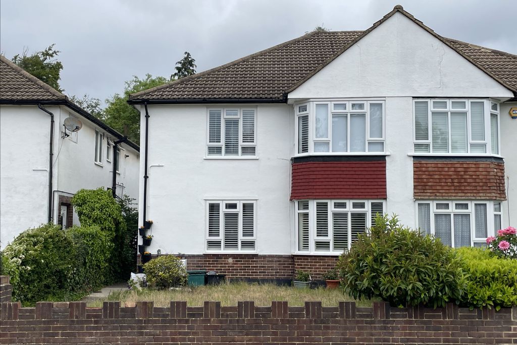 Property photo 1 of 11 5 Wanstead Close, Bromley, Br1 3Bn