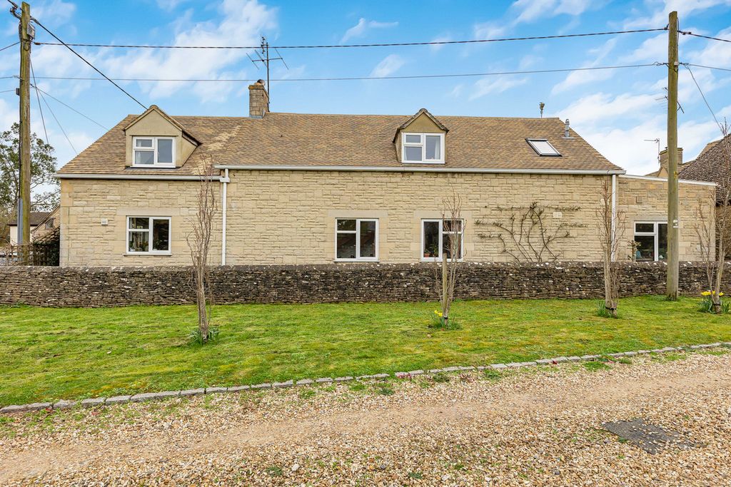 Property photo 2 of 33