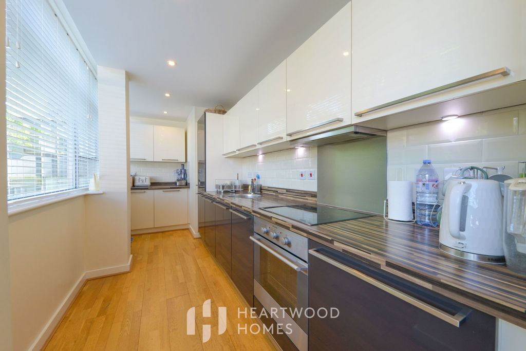 Property photo 3 of 21