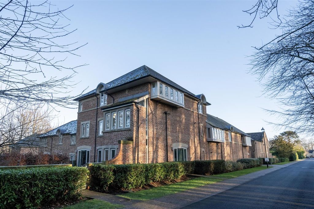 Property photo 1 of 10 External