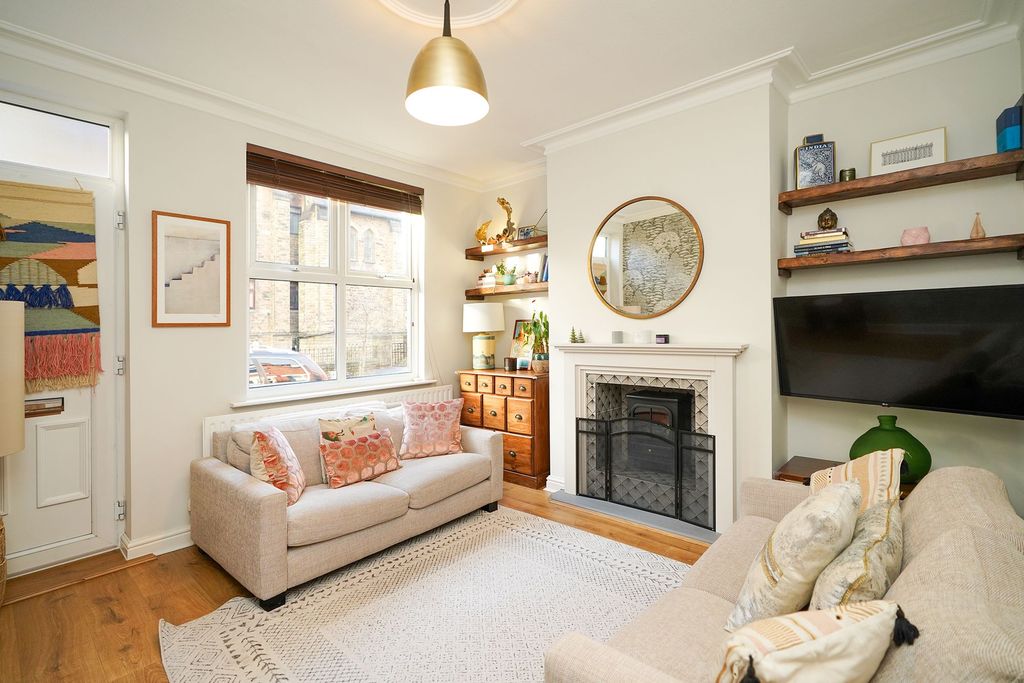 Property photo 2 of 23