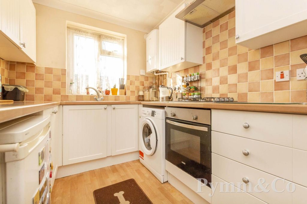 Property photo 2 of 12