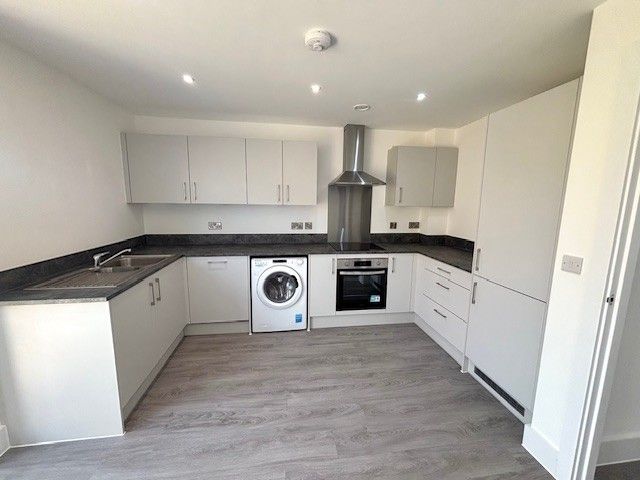 Property photo 3 of 10 Kitchen