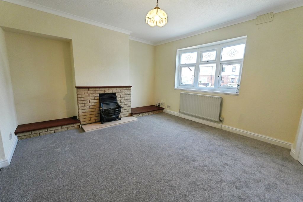 Property photo 2 of 19 Lounge