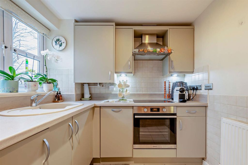 Property photo 3 of 16 8676590-Interior11-800.Jpg