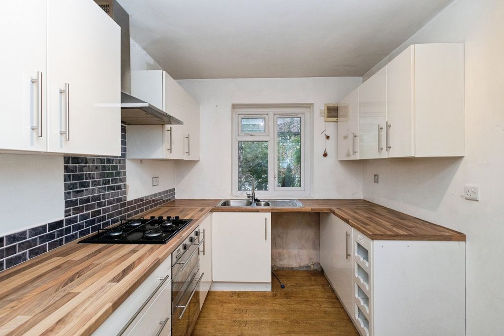 Property photo 2 of 17 Photo