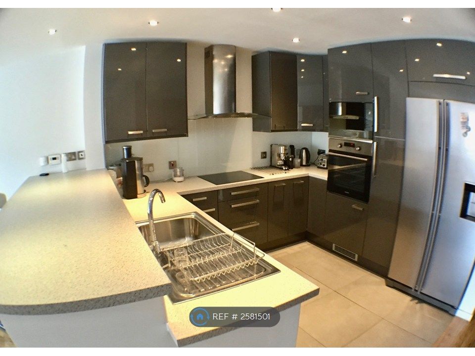 Property photo 3 of 9 Kitchen