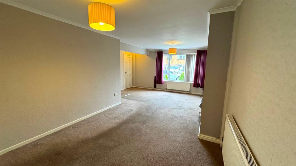 Property photo 2 of 15 Lounge (2).Jpg