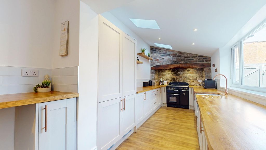 Property photo 3 of 41 4472876