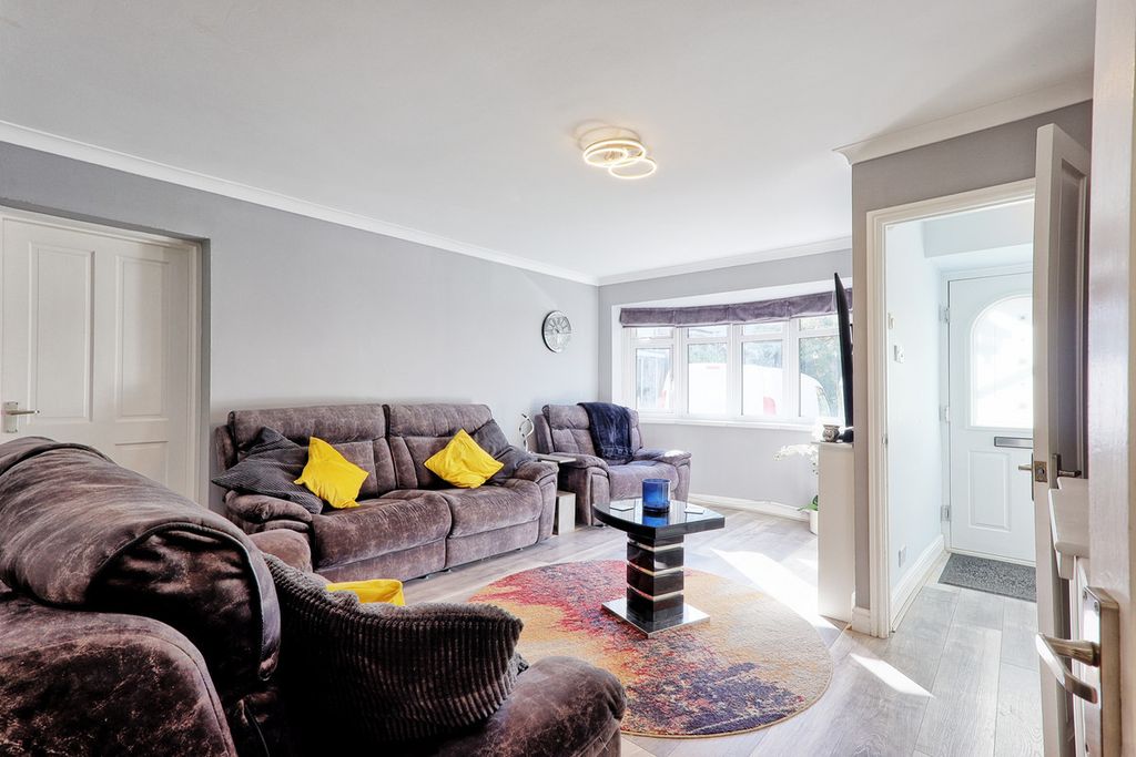 Property photo 3 of 32