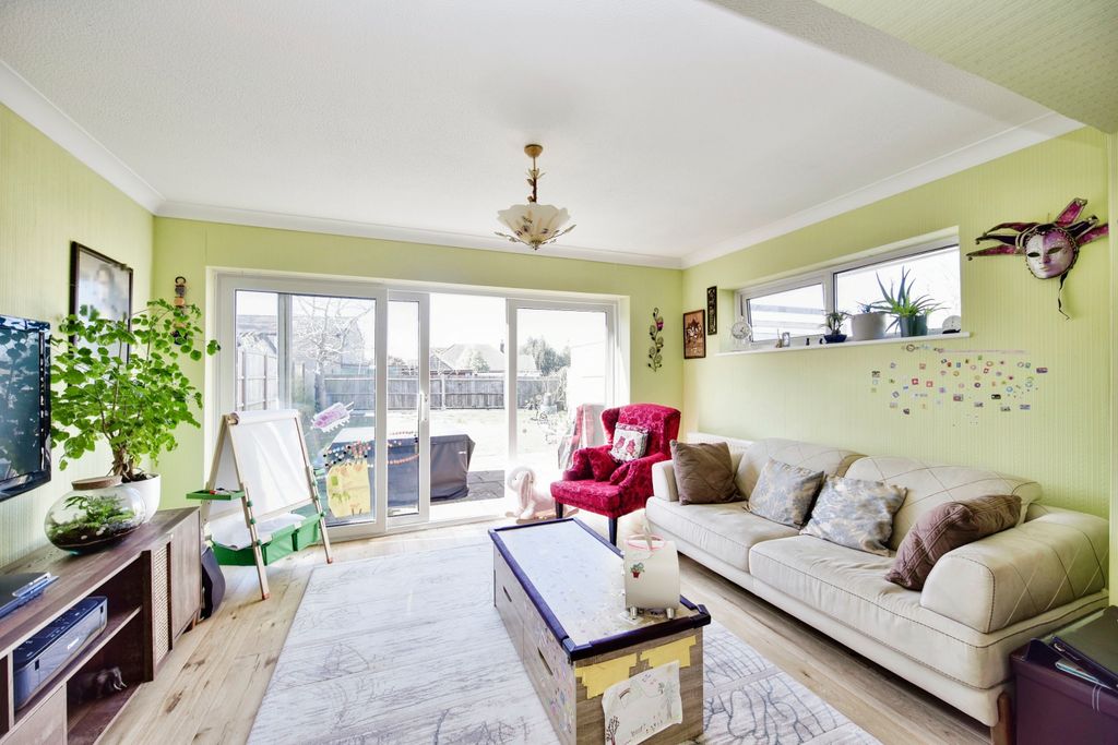 Property photo 3 of 20 Family Size Lounge View