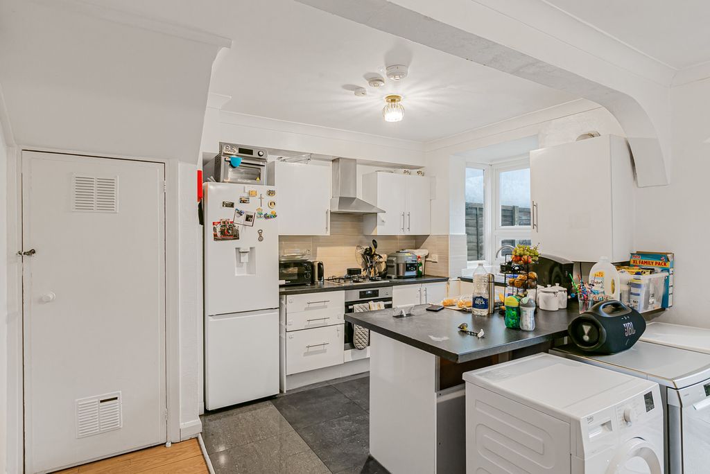 Property photo 3 of 23 Reception/Kitchen