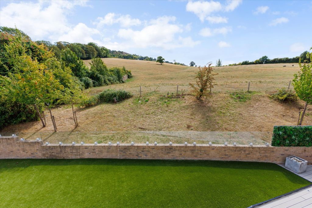 Property photo 2 of 21 Image