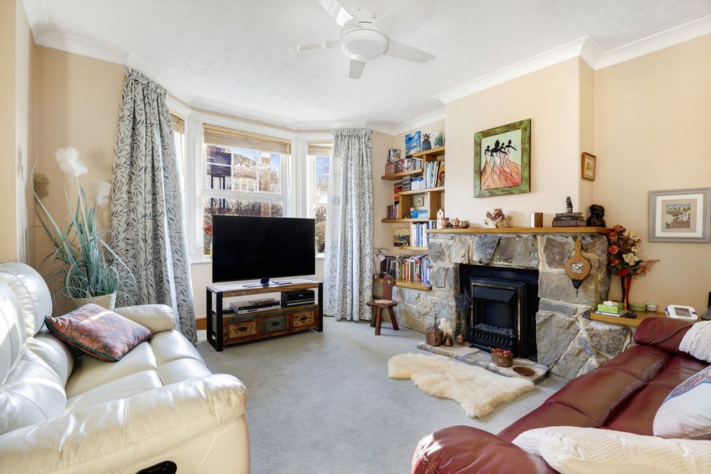 Property photo 3 of 15