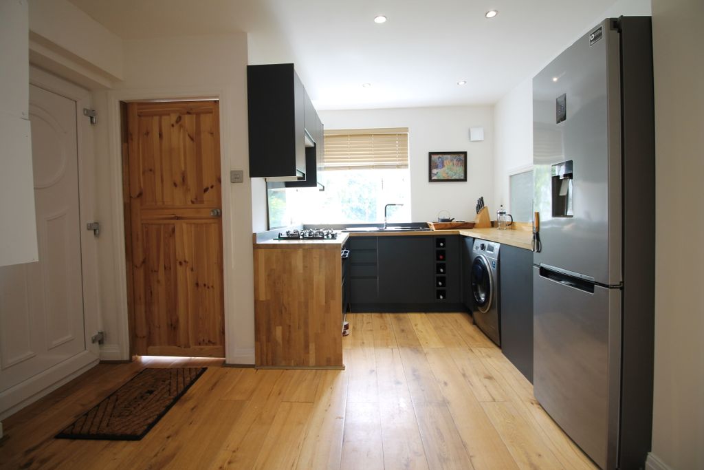 Property photo 2 of 20 Kitchen