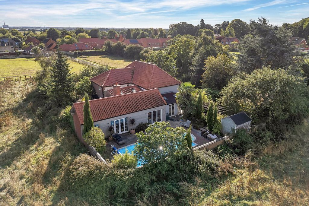 Property photo 1 of 32