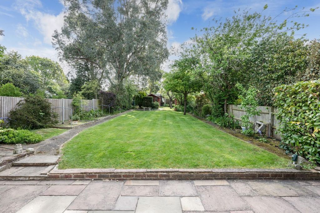 Property photo 3 of 21 Thorndon Gardens