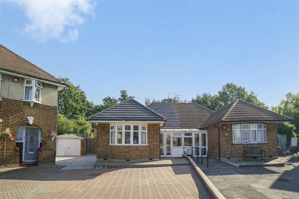 Property photo 1 of 21 15 Morley Crescent - Nbkq6Y8Hlgrunygbtnnk.Jpg