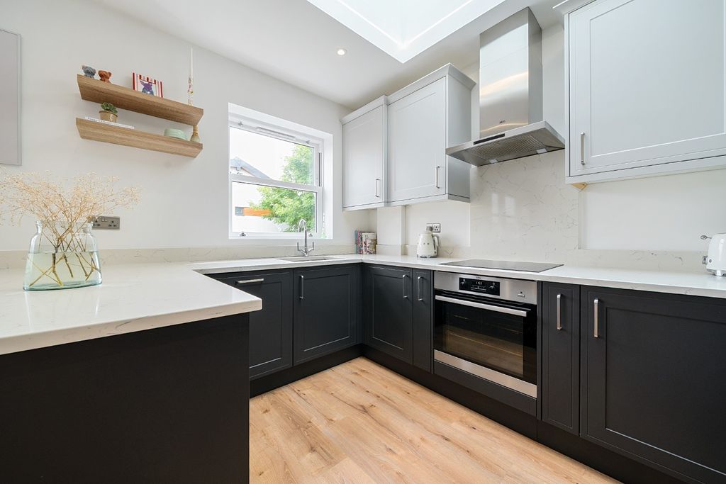 Property photo 2 of 17 4547694