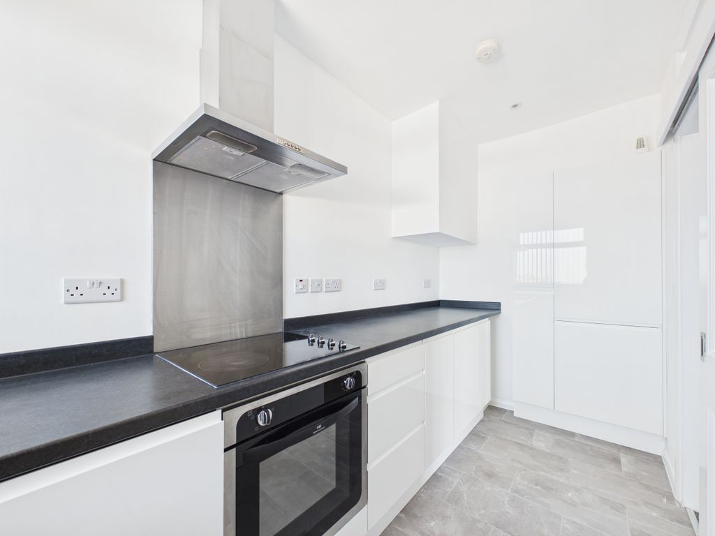 Property photo 3 of 12 Kitchen 2